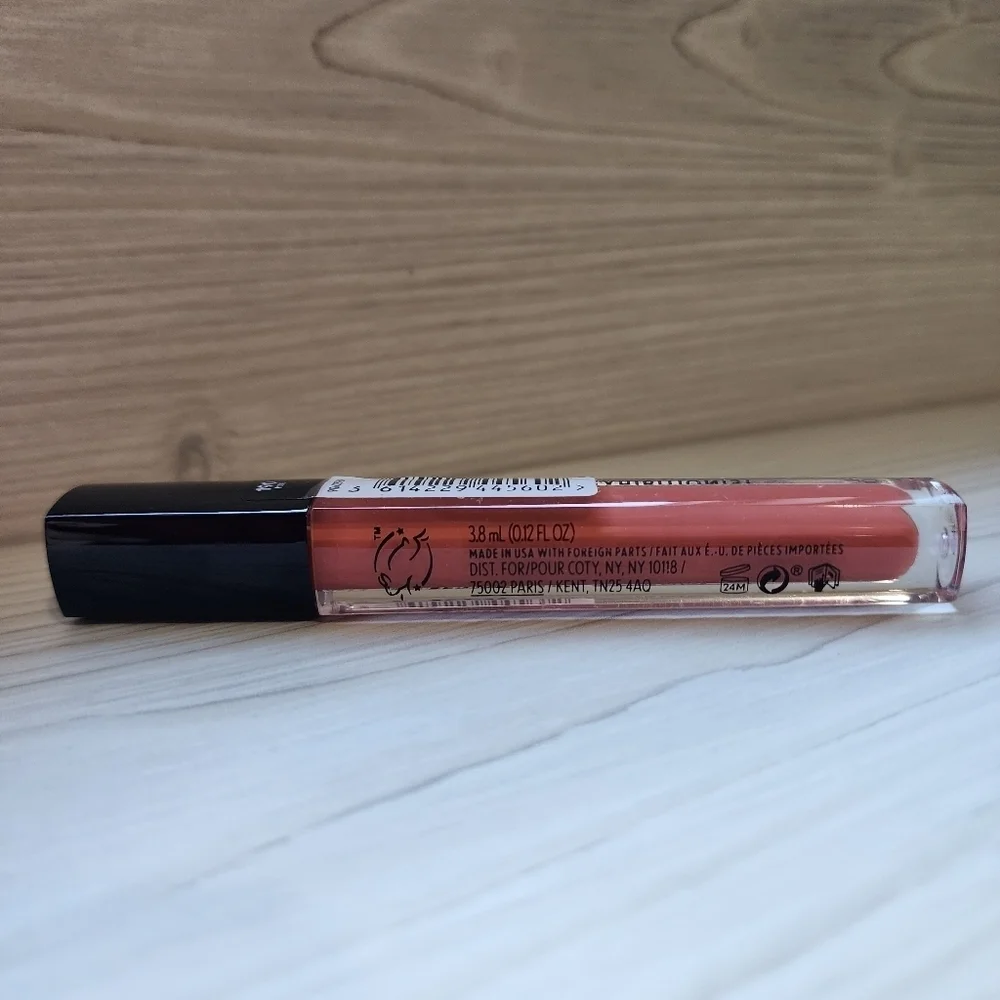 Covergirl EXHIBITIONIST lip gloss 